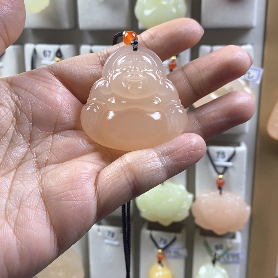 颈饰未镶嵌石英质玉（金丝玉）彩*