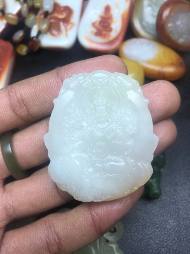 和田玉逍遥自在观音