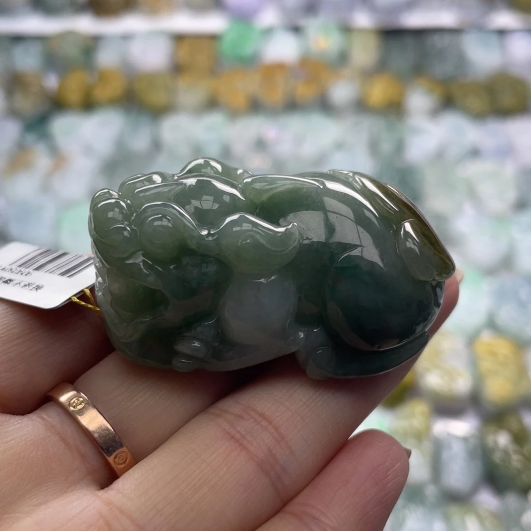 翡翠未镶嵌颈饰貔貅