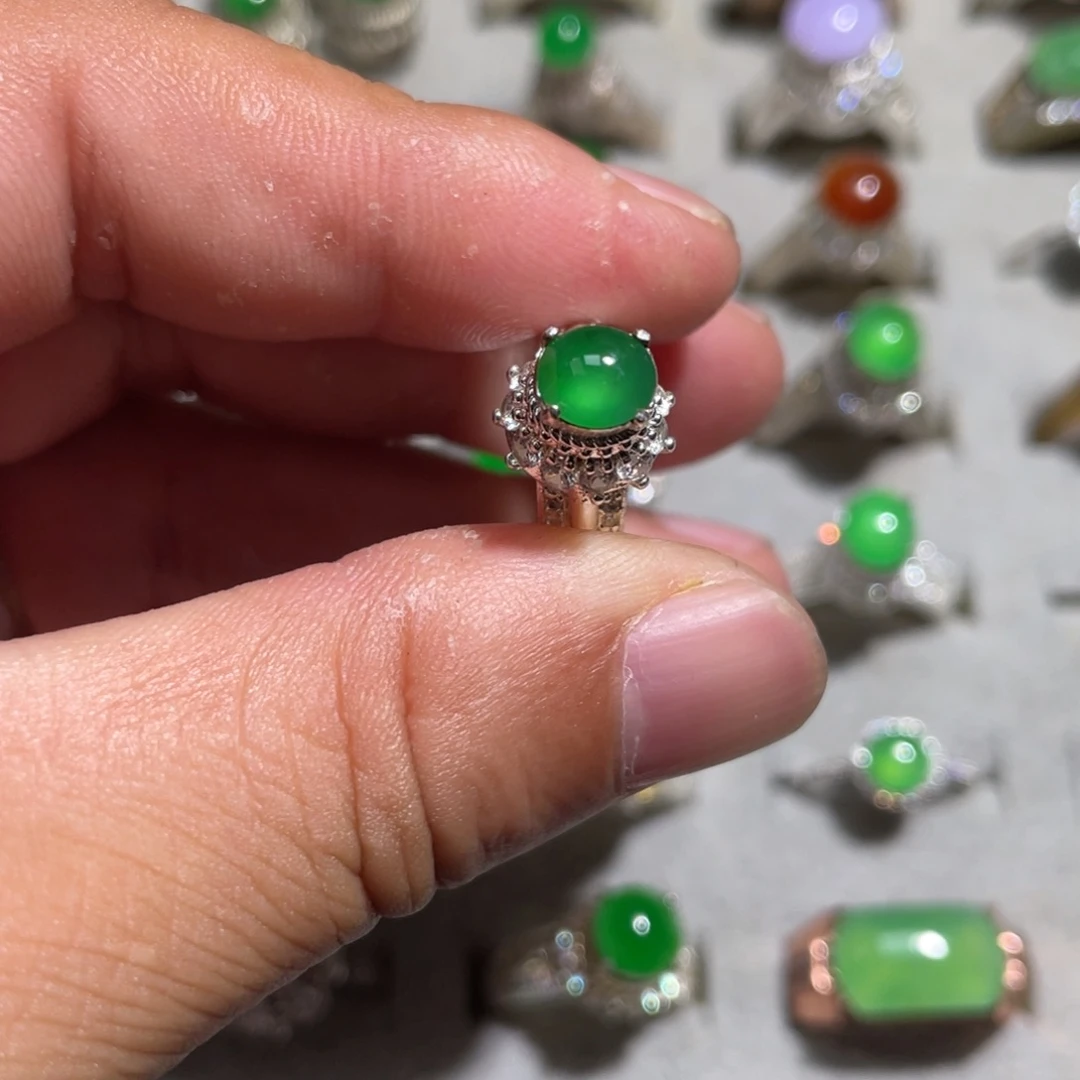 翡翠裸石冰阳绿蛋面铜托