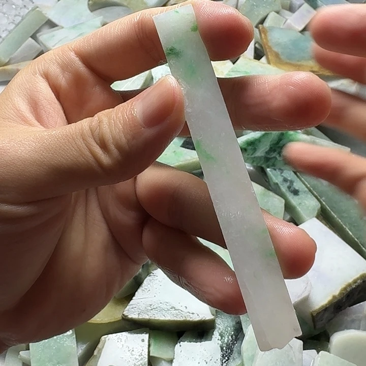 翡翠未镶嵌颈饰7558