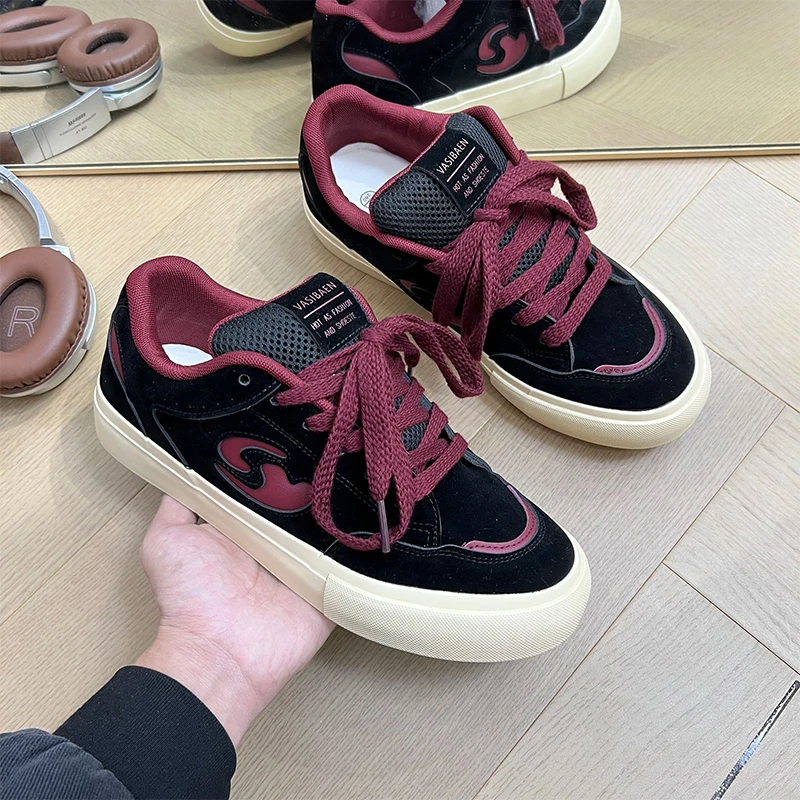 黑红鞋子男鞋2025新款秋冬男生小众面包鞋休闲百搭厚底板鞋男潮鞋