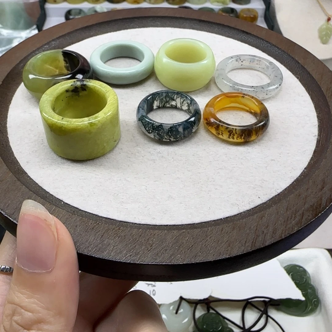 ****奈蛇纹石玉未镶嵌戒指