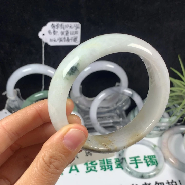 翡翠未镶嵌手镯74号。 59.2圈