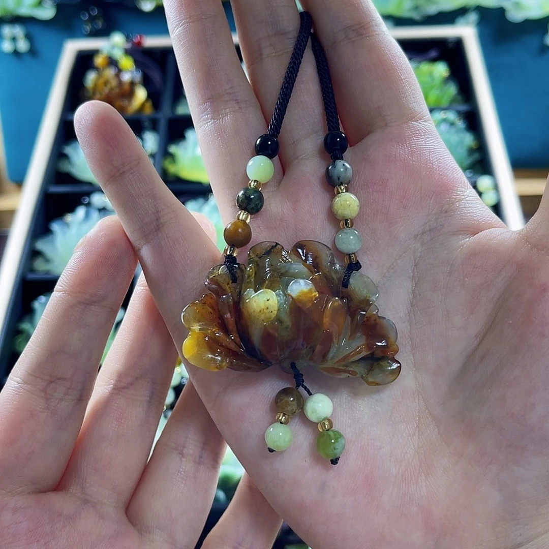 蛇纹石玉颈饰未镶嵌