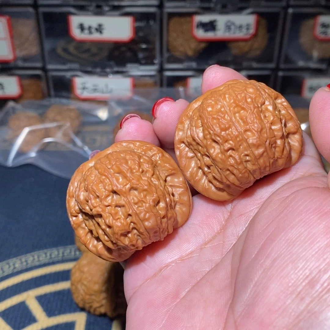 南***火文玩核桃把件血麒麟