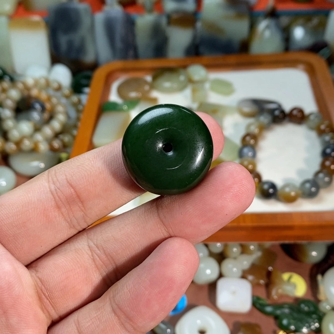 婷***扬和田玉未镶嵌吊坠(不含链)