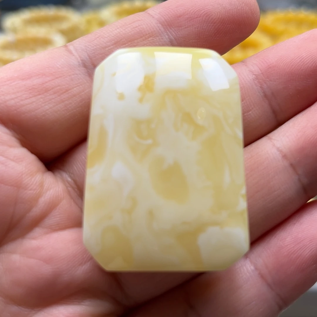 琥珀未镶嵌颈饰吊坠