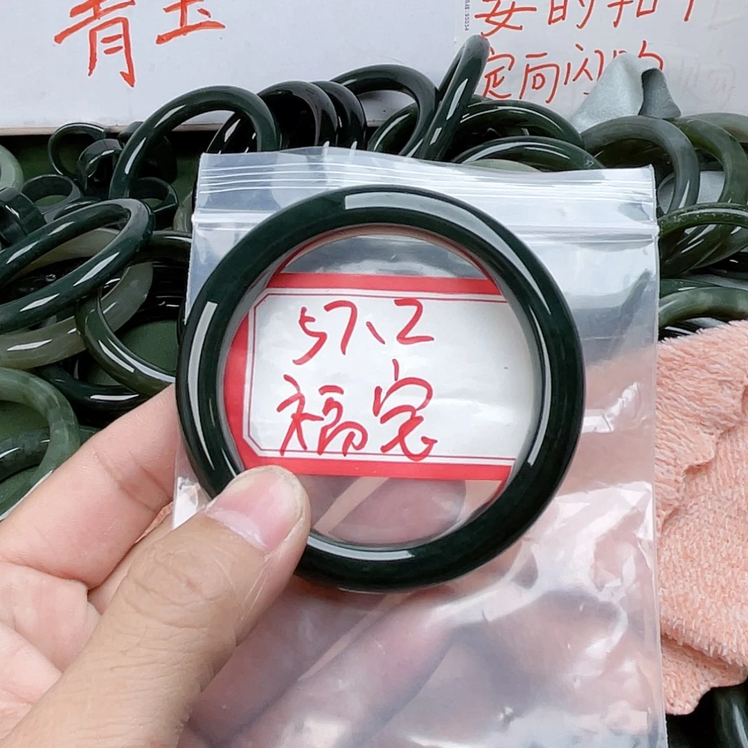 ****宝和田玉未镶嵌手镯