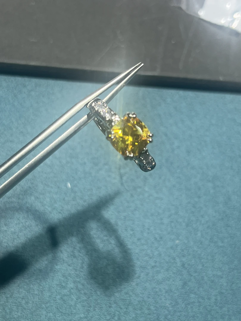 692蜜糖黄水晶黄方钻戒指