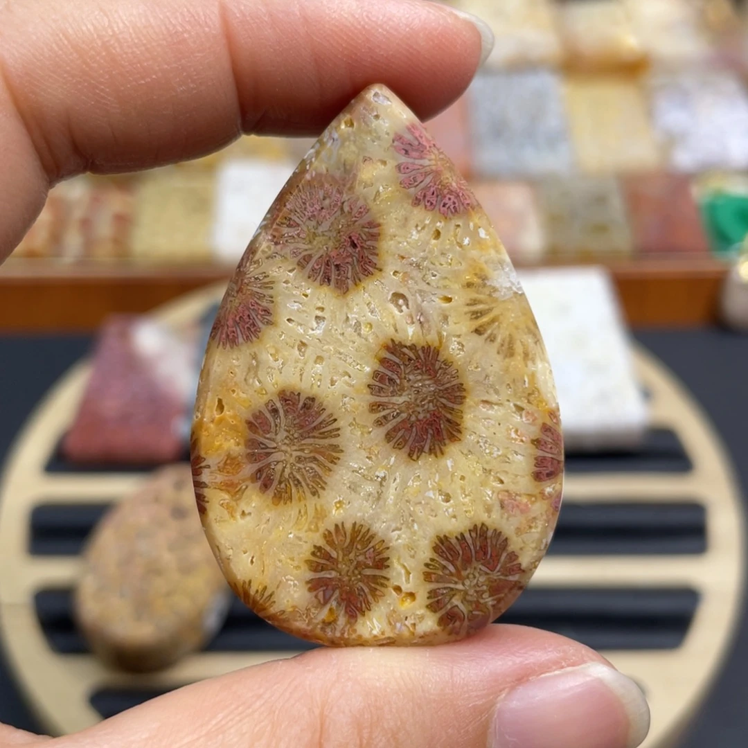 硅化玉未镶嵌颈饰k17