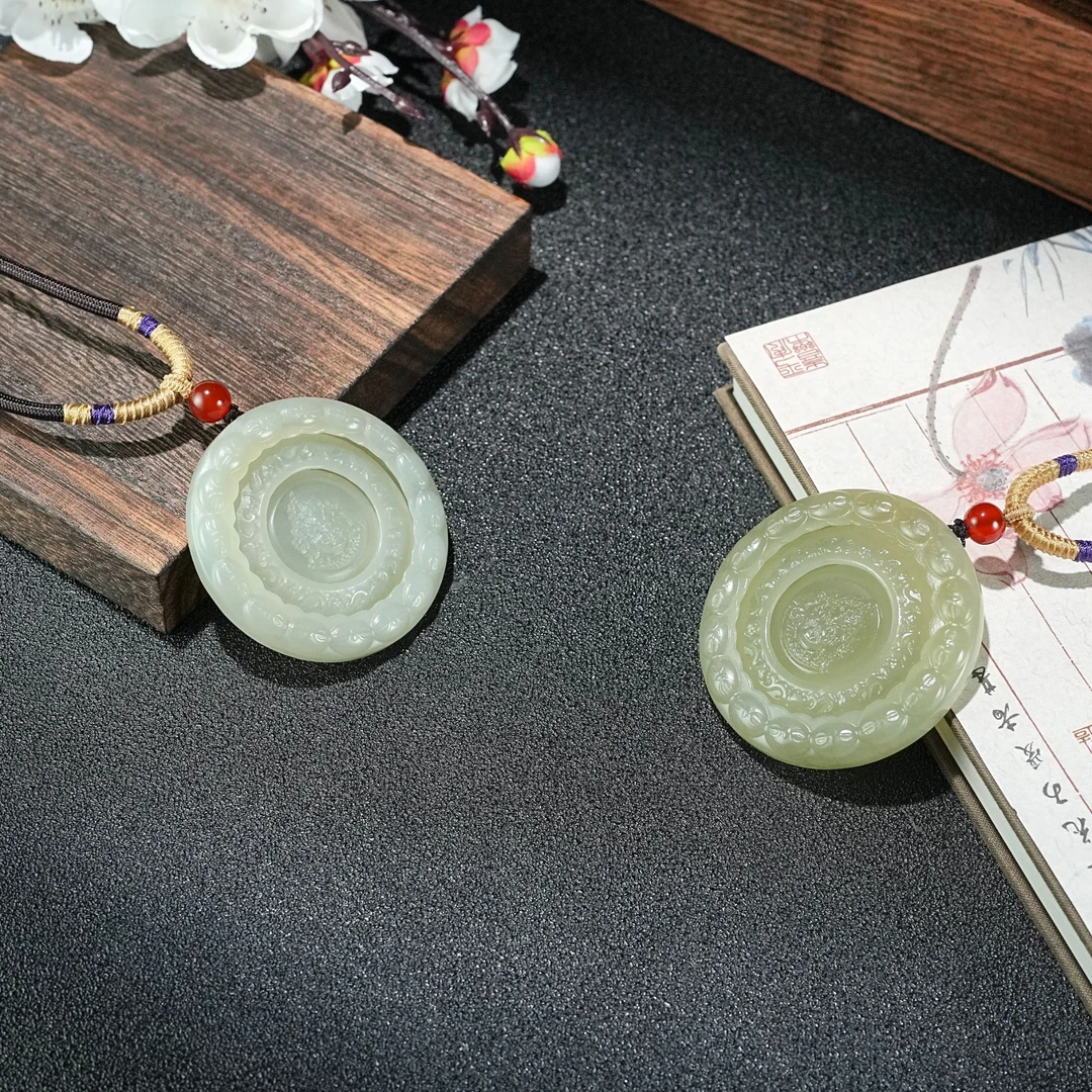 天然老坑和田玉时来运转吊坠 多样性发一 YC2270048