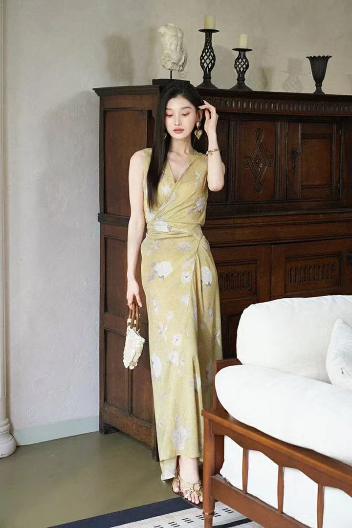 法式印花夏季新款V领无袖长裙连衣裙女绿色温柔风两件套吊带裙子