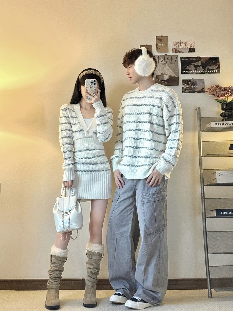 情侣装秋冬季小众设计感条纹针织衫修身女连衣裙男毛衣韩版潮