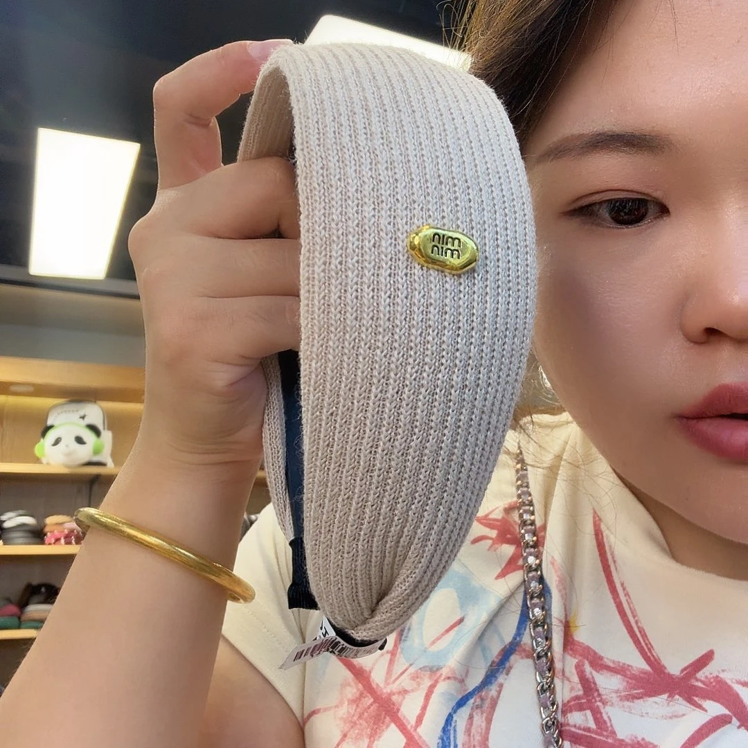 无非金属宽条白色坑条发箍