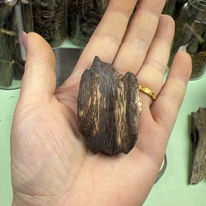 老***恭沉香沉香碎屑海南沉香瓜子料5.3克