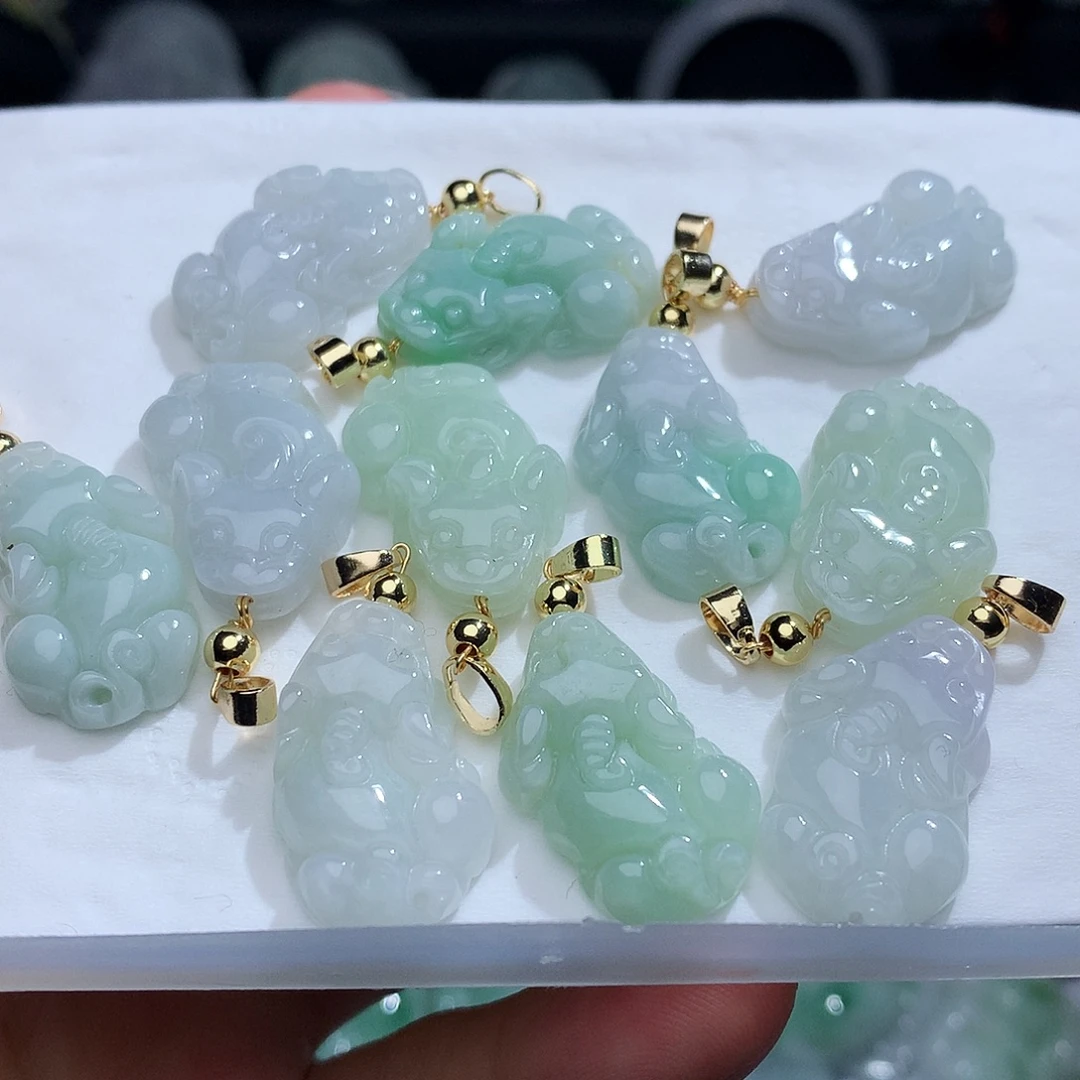 翡翠未镶嵌颈饰发2个