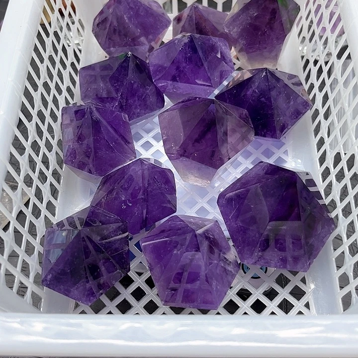 水晶135未镶嵌千****行紫水晶柱297元