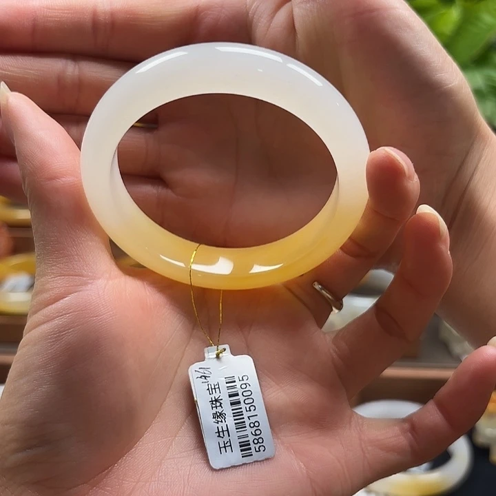 绵****石英质玉（黄龙玉）未镶嵌手镯