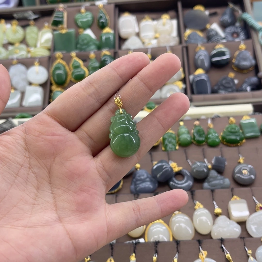 和田玉18K金镶嵌吊坠(赠链)