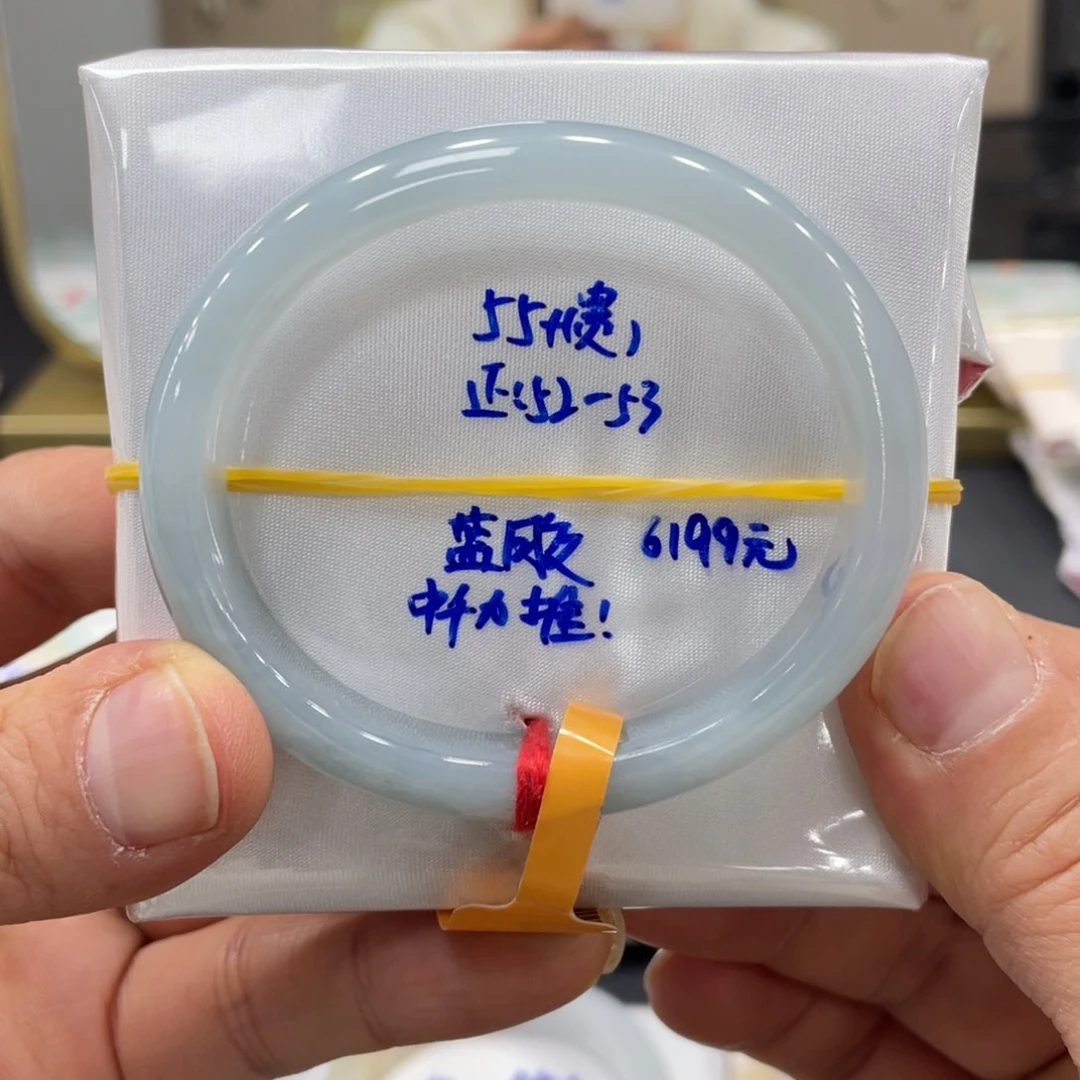 未镶嵌手镯翡翠?**姐翡翠