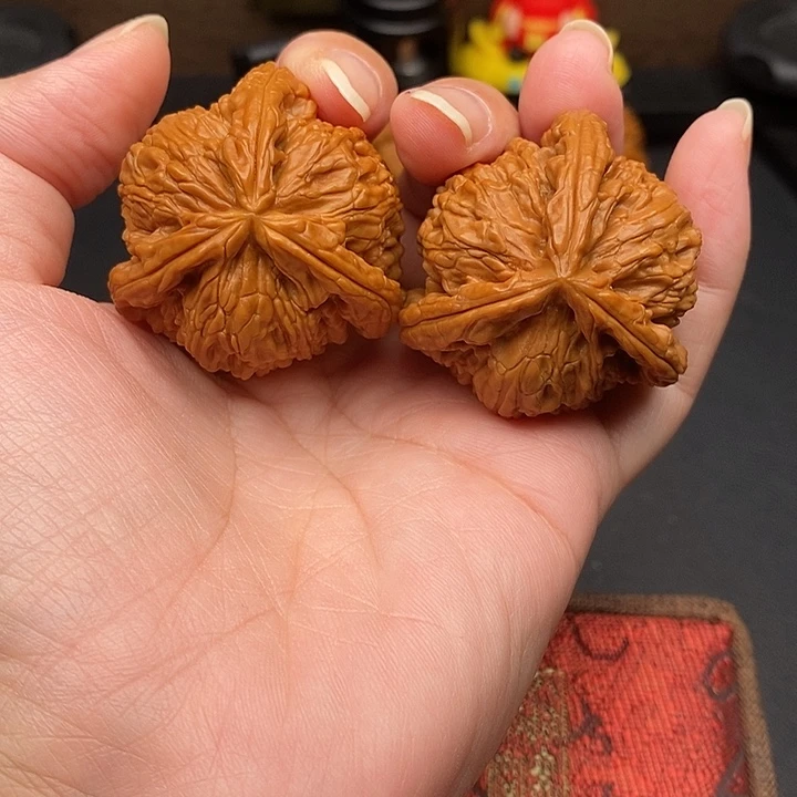 ****X文玩核桃把件白奔