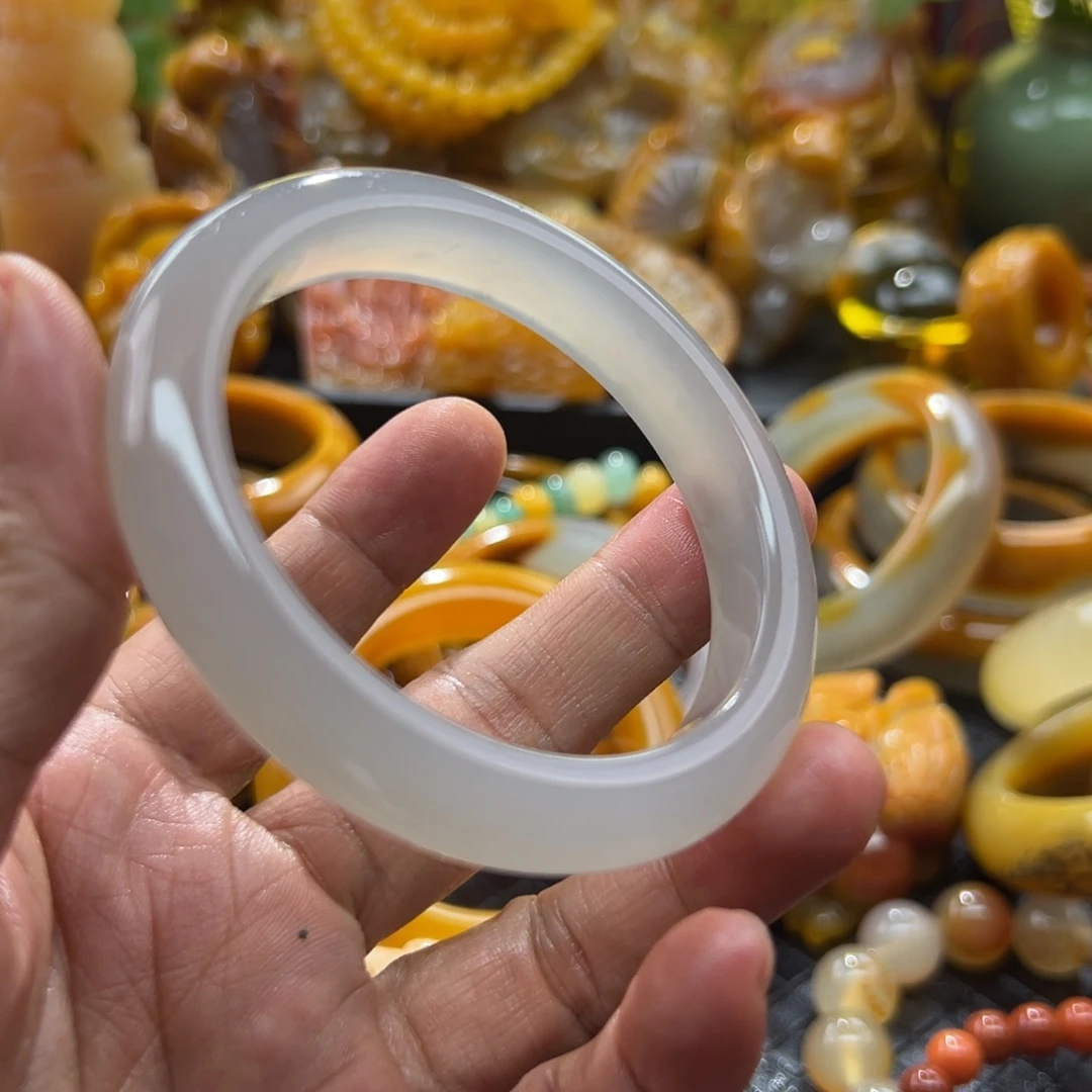 石英质玉未镶嵌颈饰