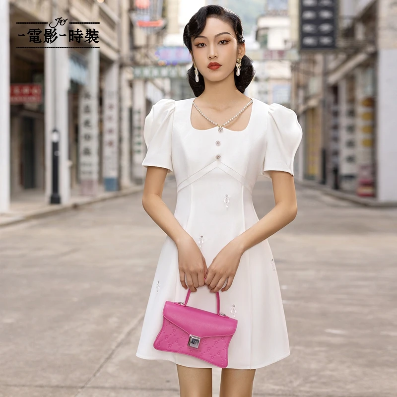 一电影一时装夏季复古白色方领收腰连衣裙女FENL121504
