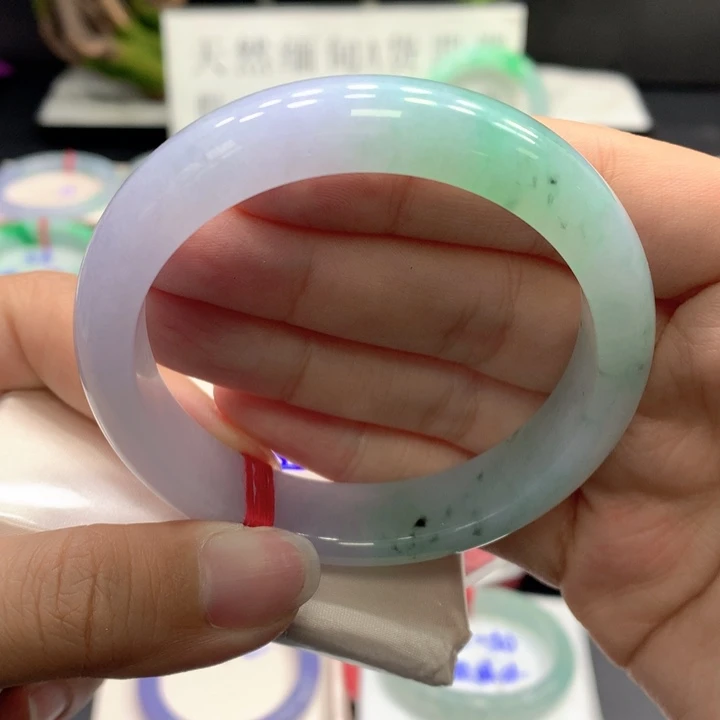 翡翠手镯未镶嵌翡翠