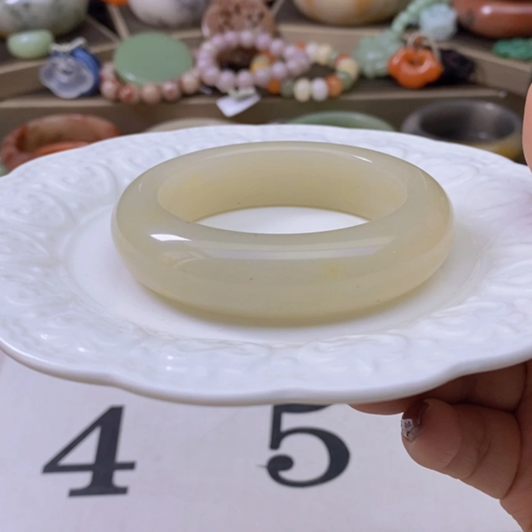 【闪购商品】未镶嵌手镯石英岩玉