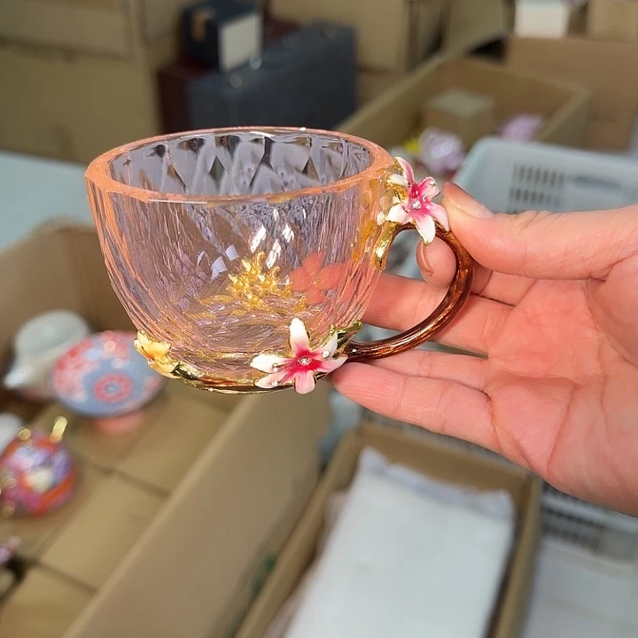 琉璃花朵被耳朵杯