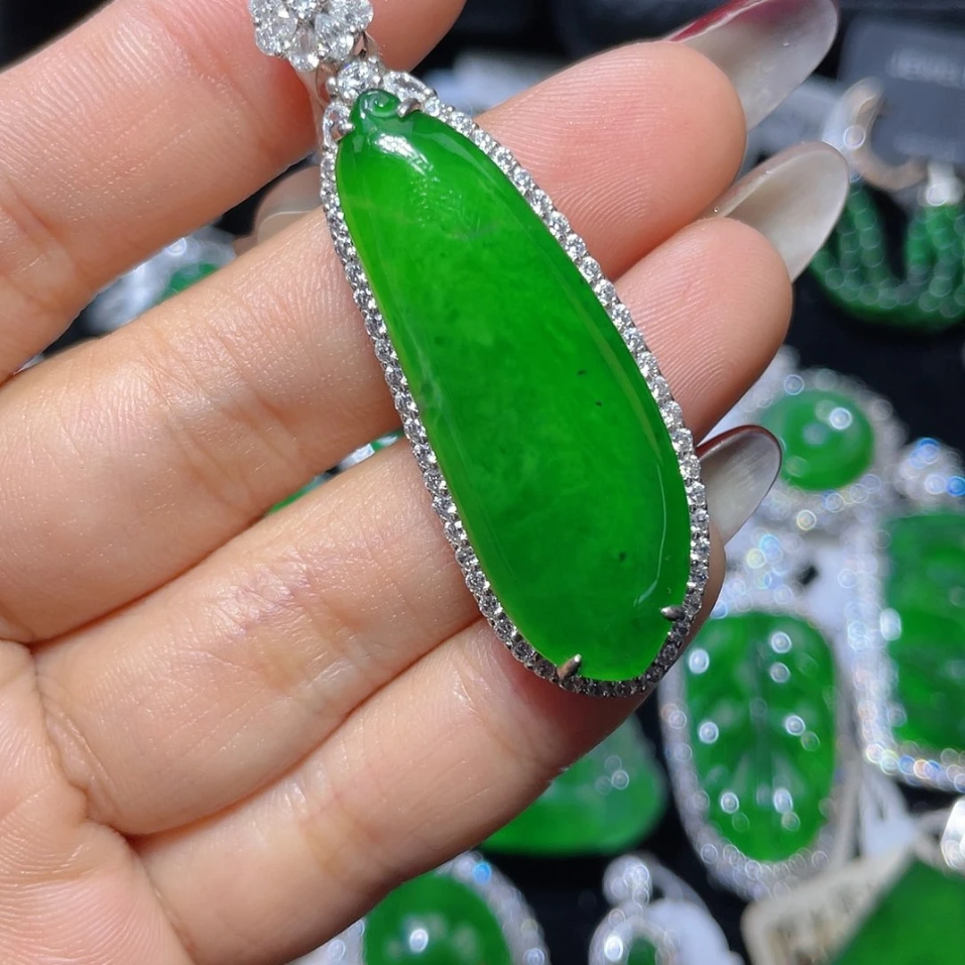 翡翠颈饰银S925镶嵌翡翠