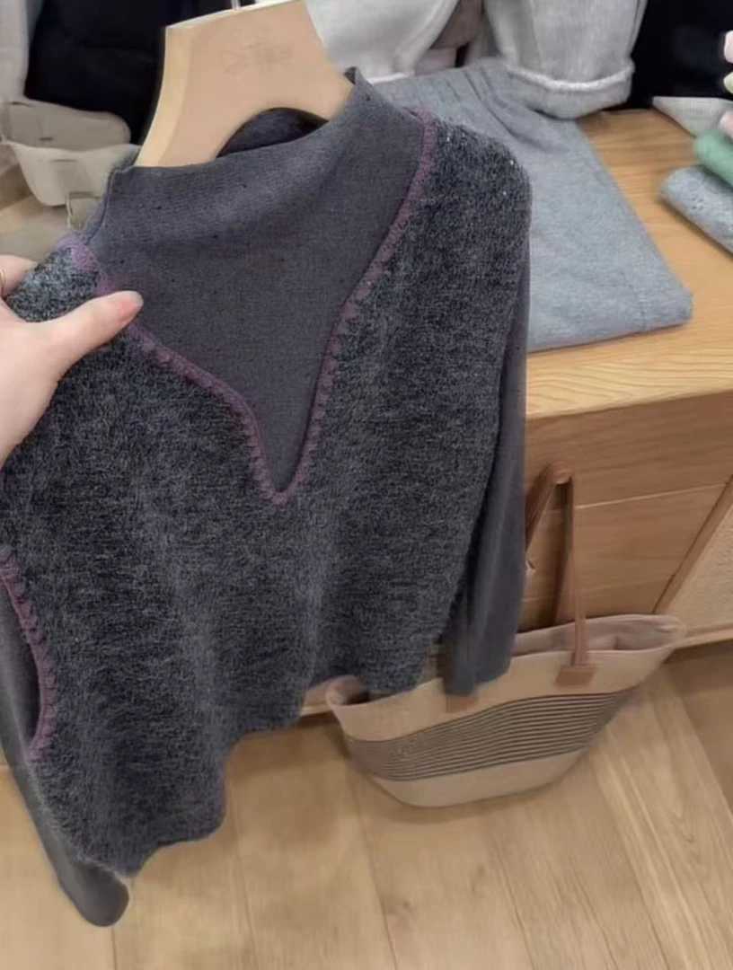 七言家新品!ins穿搭#灰紫钩编小U领亮闪闪撞色秋冬马甲@