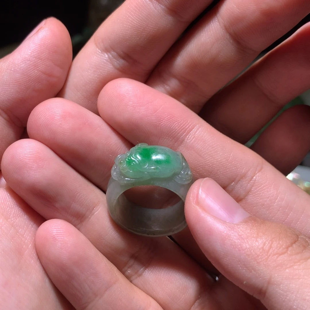 翡翠挂件未镶嵌勇****境