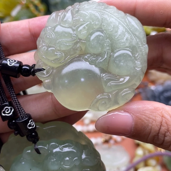 蛇纹石玉未镶嵌颈饰