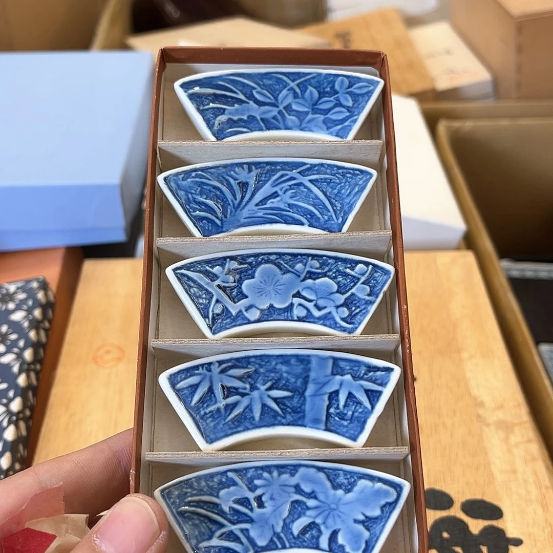 盖碗在家门口看到有条不归家