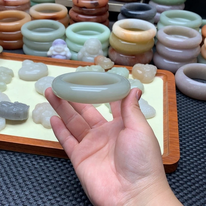 石英质玉（佘太翠）手镯未镶嵌
