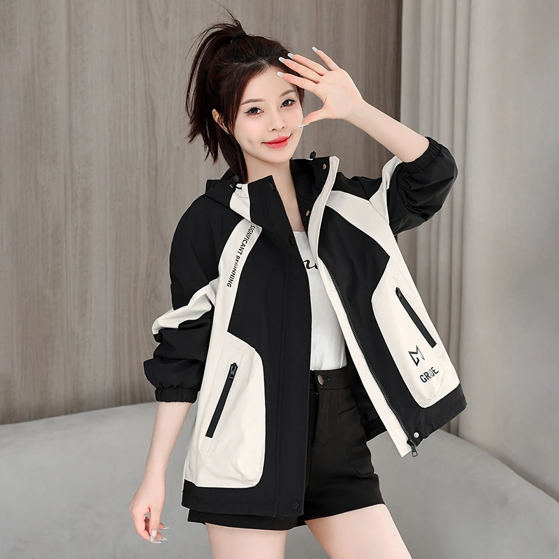 2025新款春装短款女士休闲外套时尚秋季小个子连帽宽松拼接冲锋衣