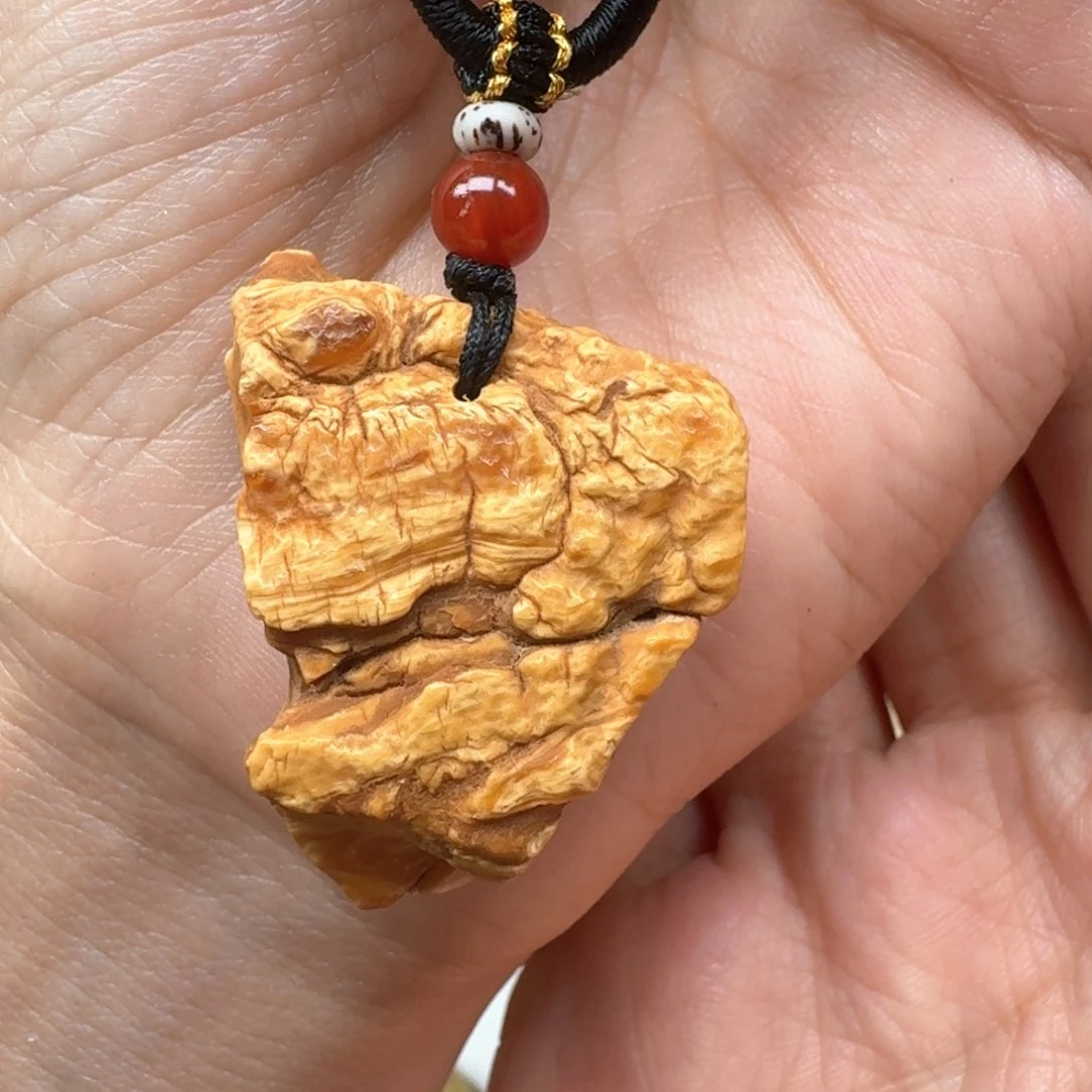 未镶嵌颈饰琥珀白蜡