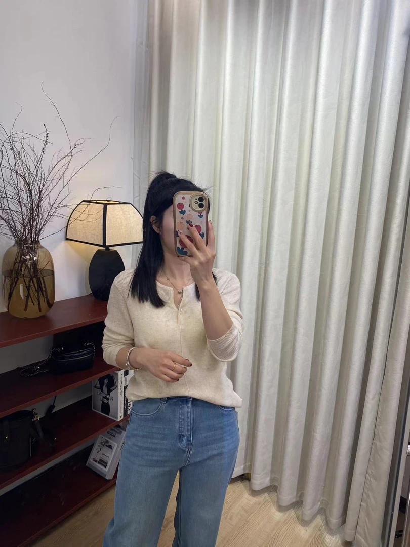 【慧慧精选】春季新品 小v设计羊毛毛衫