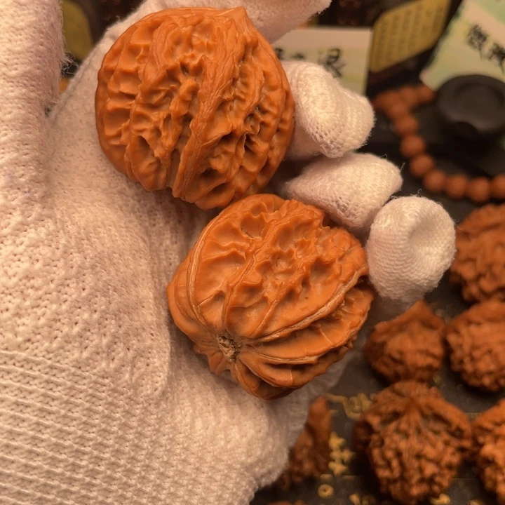 欣***赏核桃42尺秦岭野生通天纹