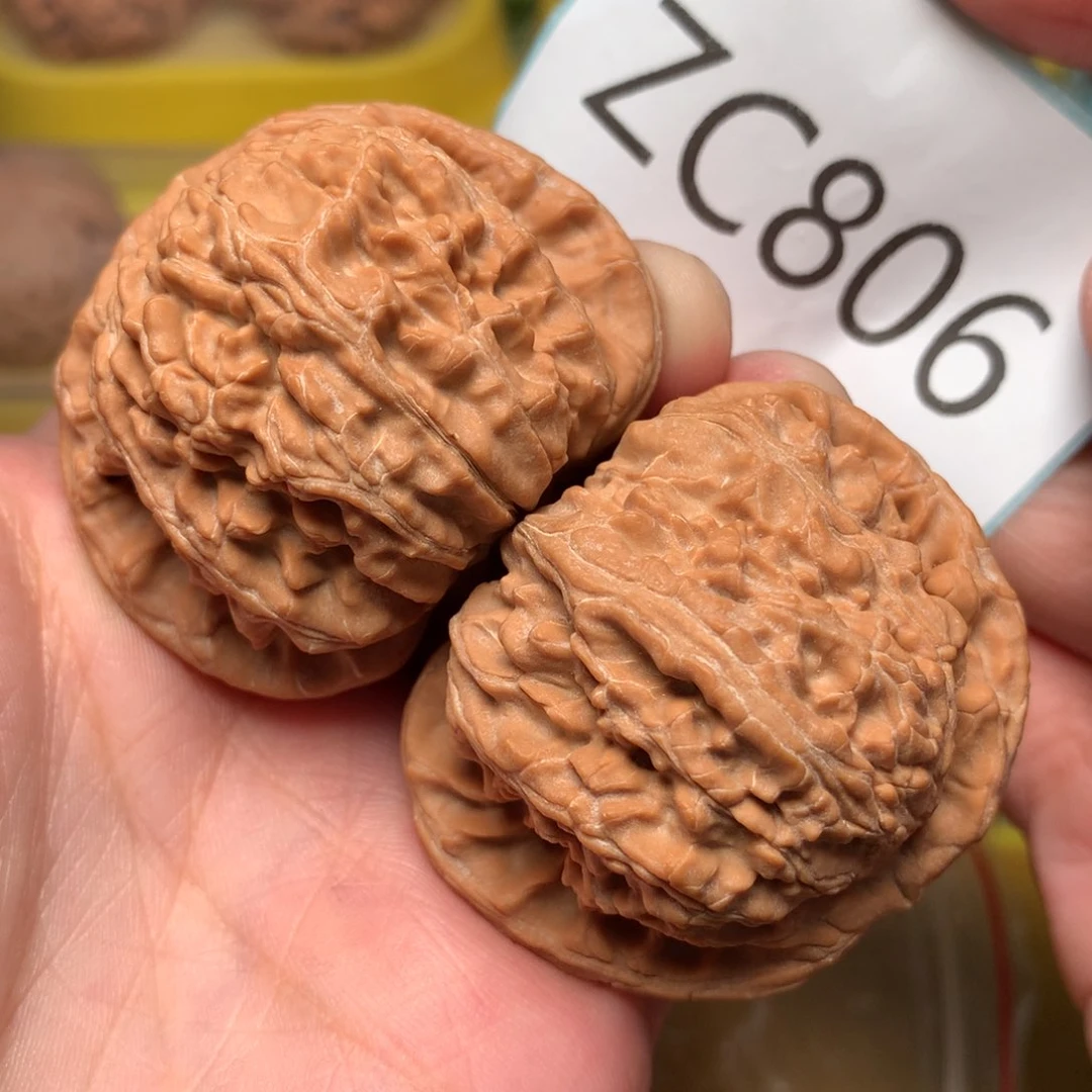 文玩核桃把件毕业粗筋红皮球白47