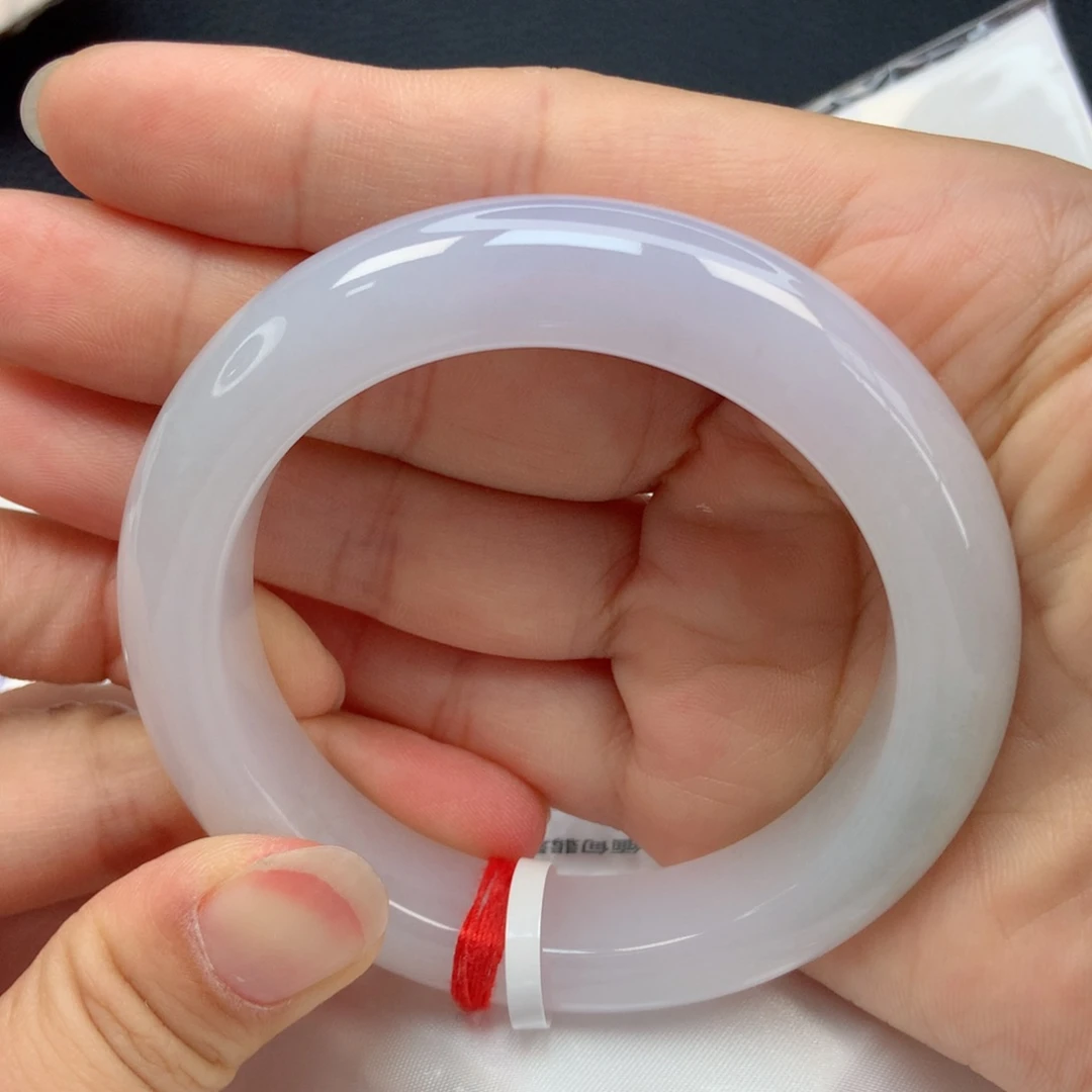 翡翠手镯未镶嵌56圈