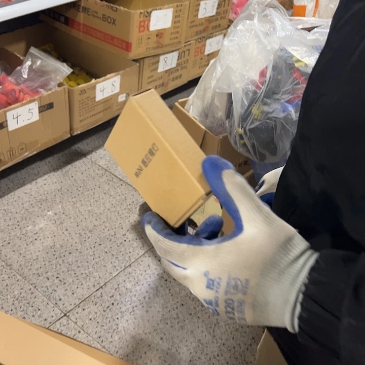 红***赢感应帽架灯发一个111111