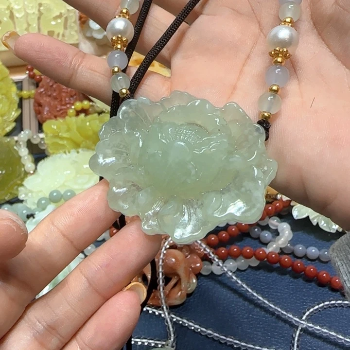 未镶嵌蛇纹石玉吊坠