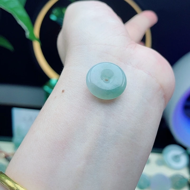 l***k翡翠未镶嵌颈饰9559585959