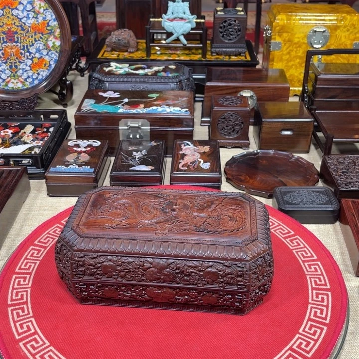 红酸枝木类成套家具