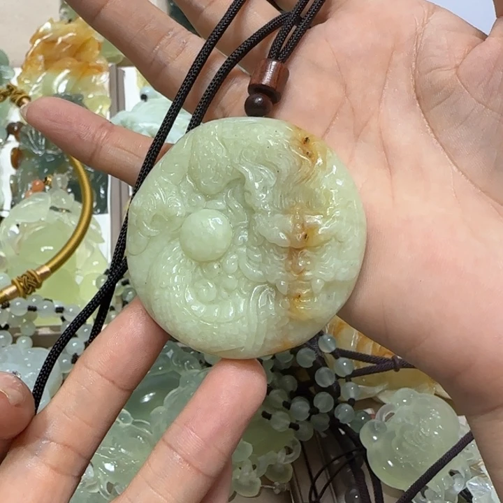 蛇纹石玉吊坠未镶嵌