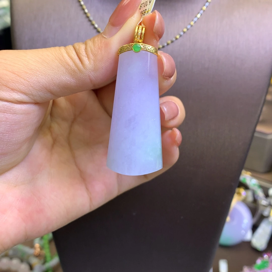 翡翠18K金镶嵌颈饰翡翠吊坠