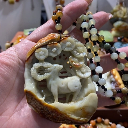 蛇纹石玉未镶嵌颈饰